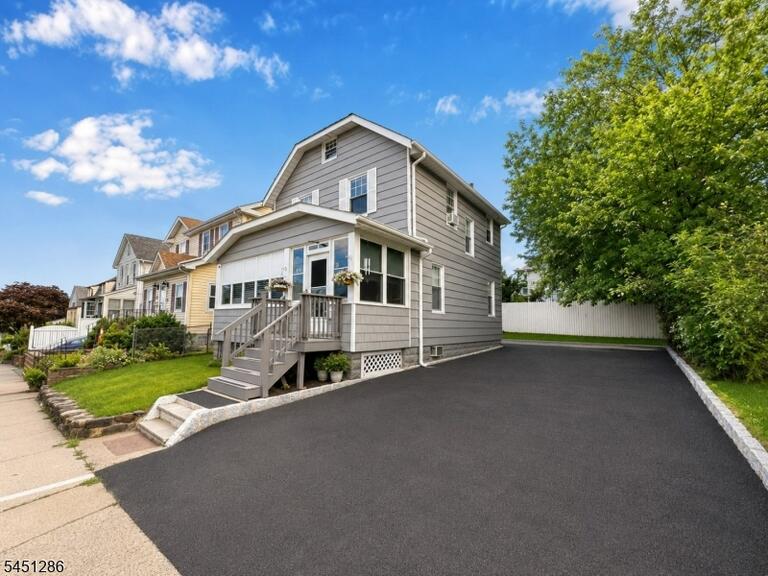 Property listing MLS 4044623 photo 1