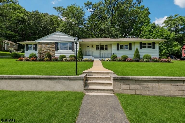 Property listing MLS 4044840 photo 1