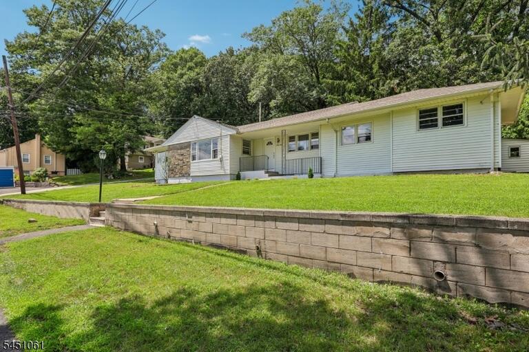 Property listing MLS 4044840 photo 2