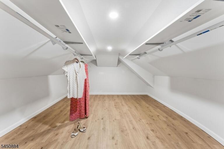 image-4045045-33.jpeg