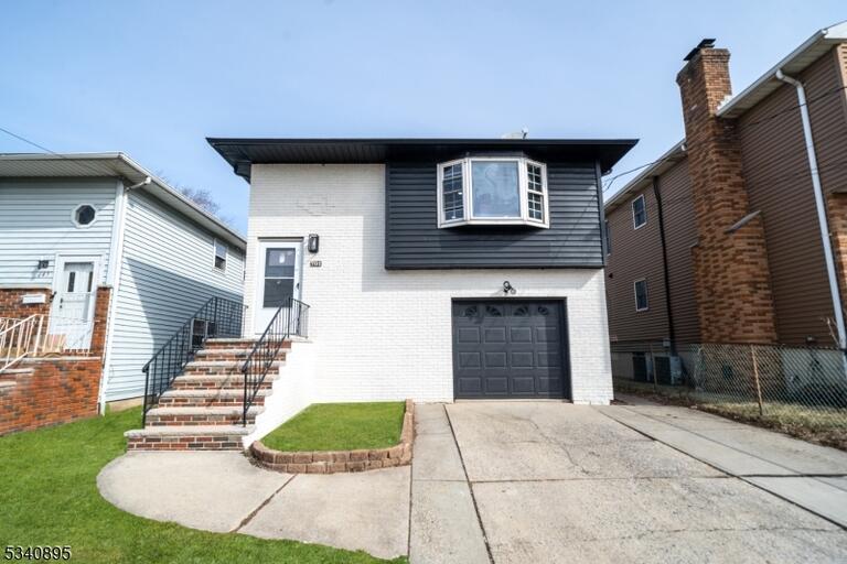 Property listing MLS 4045396 photo 1