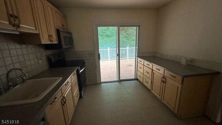 Property listing MLS 4045467 photo 2