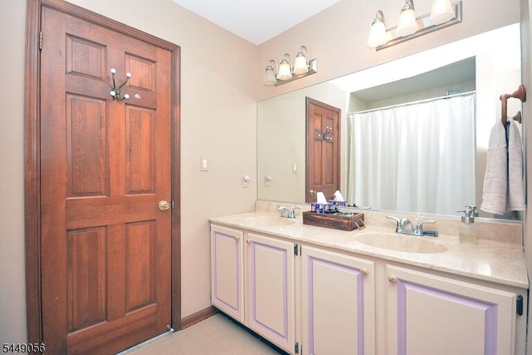 Property listing MLS 4045504 photo 26