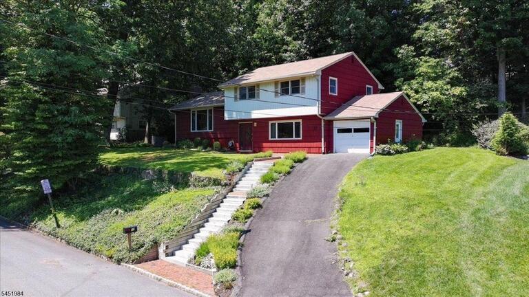 Property listing MLS 4045505 photo 1