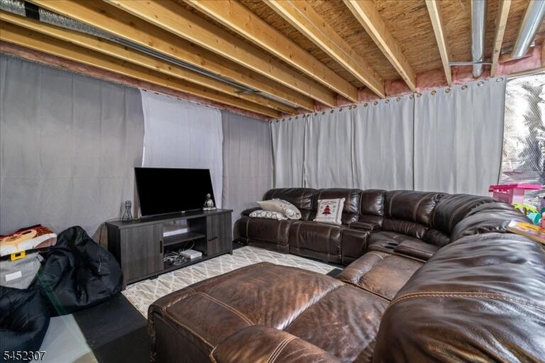 Property listing MLS 4045555 photo 38