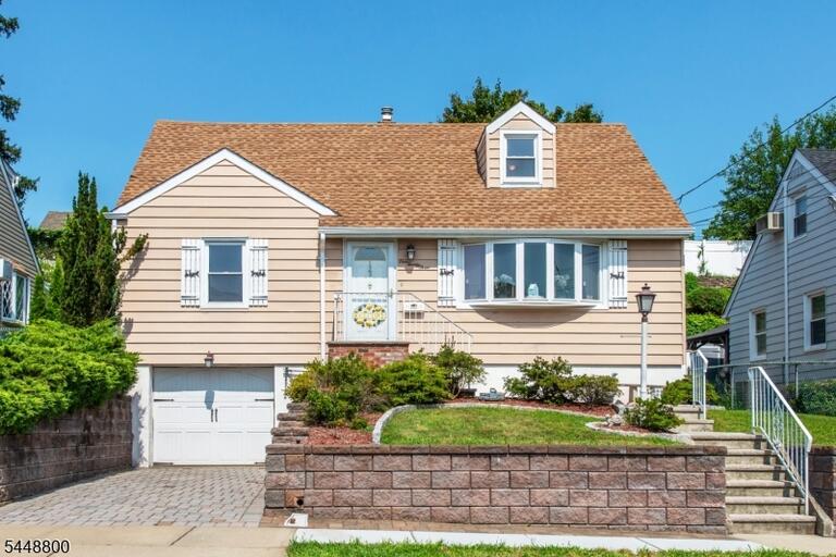 Property listing MLS 4045704 photo 1