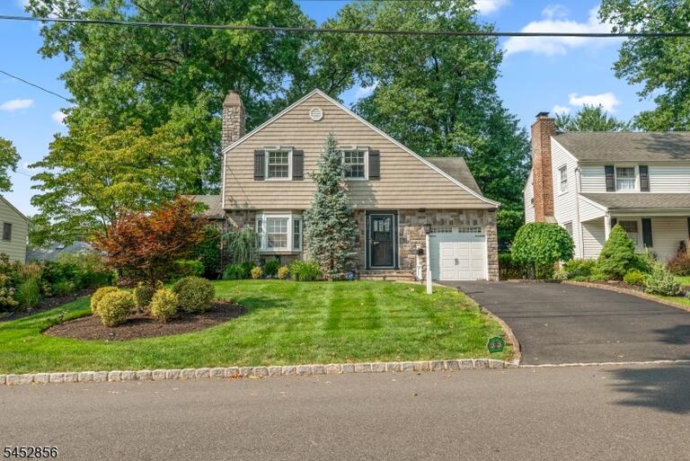 Property listing MLS 4046005 photo 1