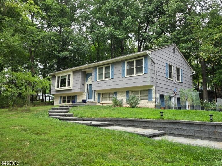 Property listing MLS 4046098 photo 1