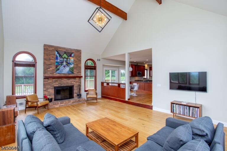 Property listing MLS 4046192 photo 14