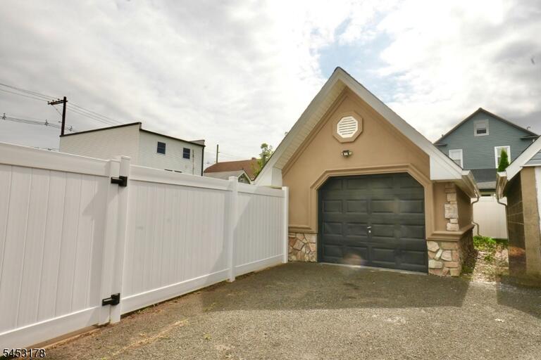 Property listing MLS 4046280 photo 24