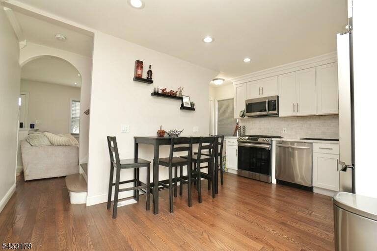Property listing MLS 4046280 photo 9