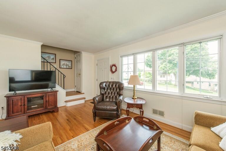 Property listing MLS 4046288 photo 6