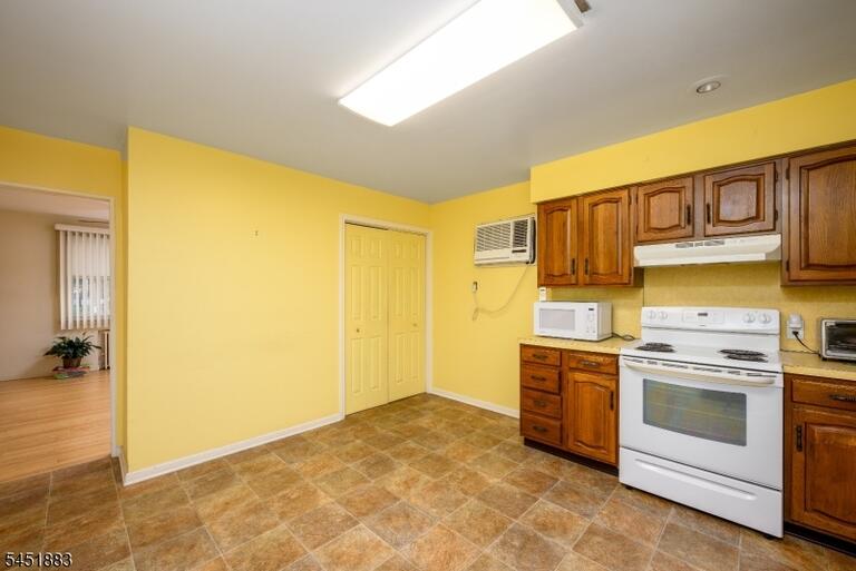 Property listing MLS 4046338 photo 15