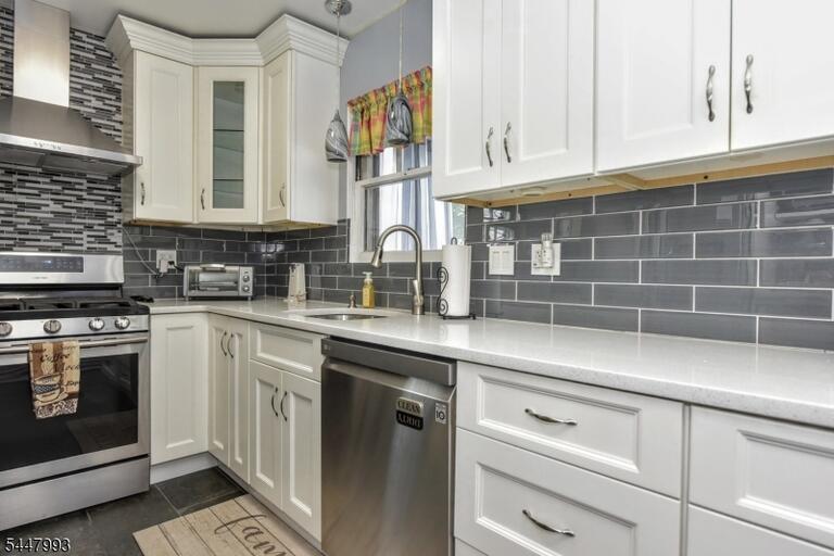 Property listing MLS 4046348 photo 8