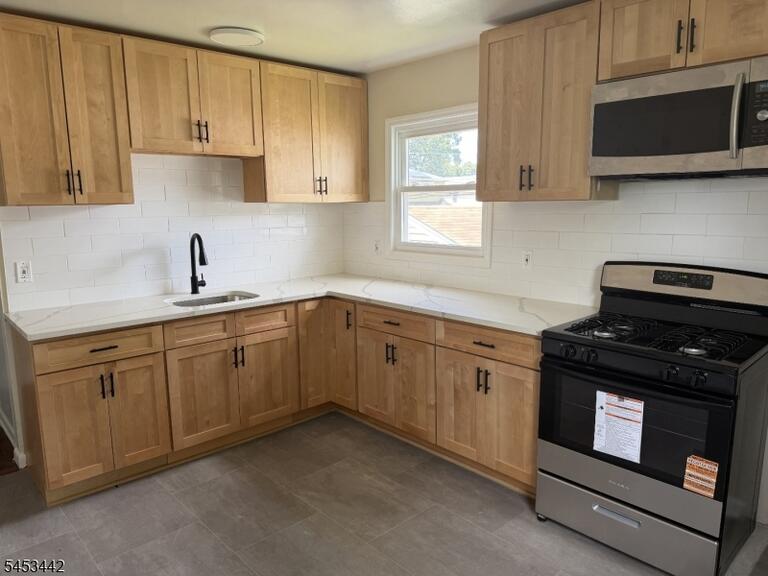 Property listing MLS 4046498 photo 12