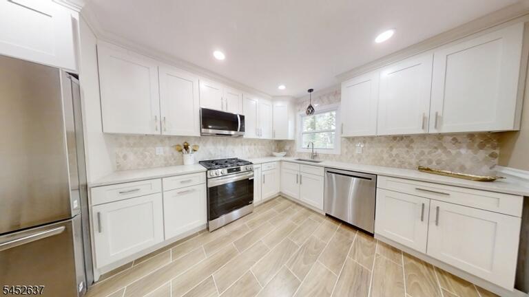 Property listing MLS 4046587 photo 10
