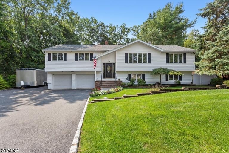 Property listing MLS 4046601 photo 1