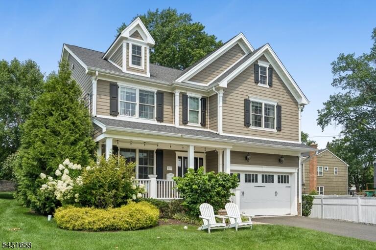 Property listing MLS 4046623 photo 3