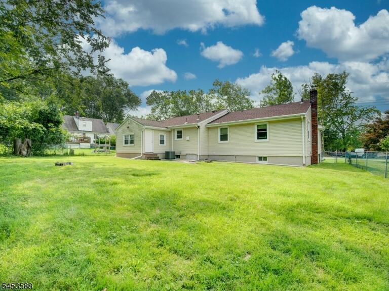 Property listing MLS 4046675 photo 2