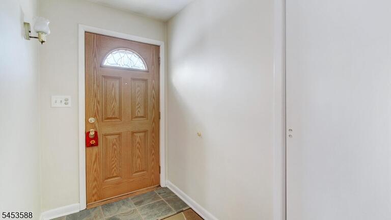 Property listing MLS 4046675 photo 5