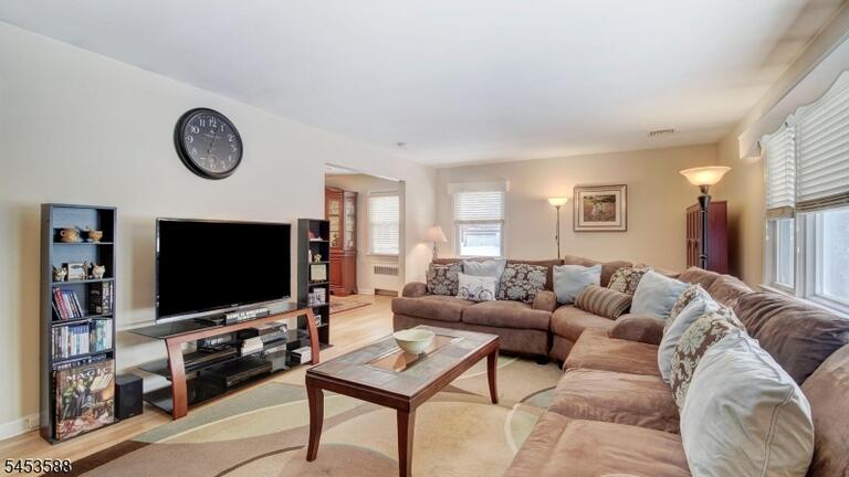 Property listing MLS 4046675 photo 7
