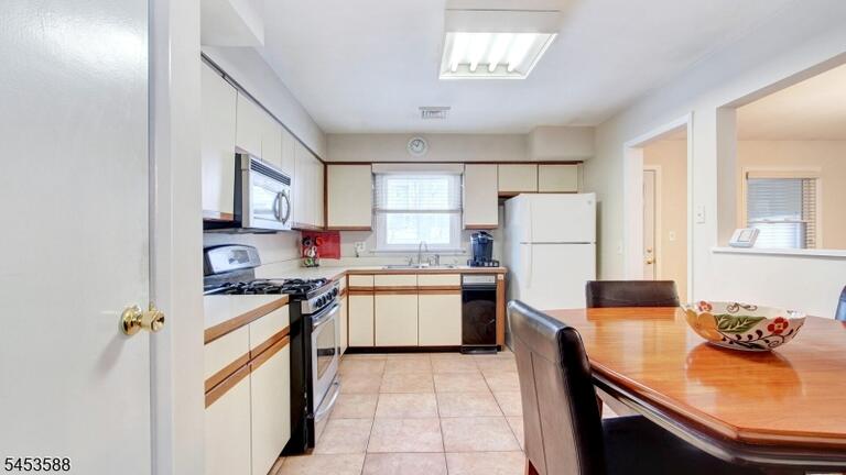 Property listing MLS 4046675 photo 8
