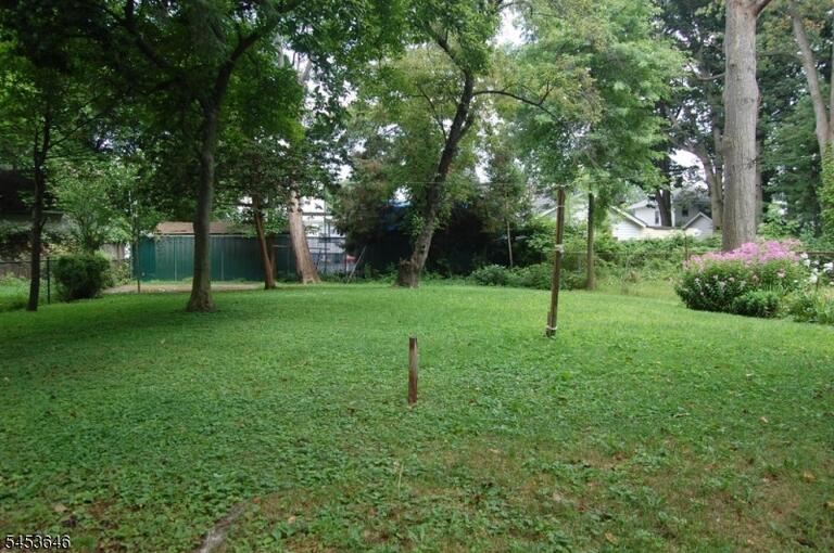 Property listing MLS 4046700 photo 3