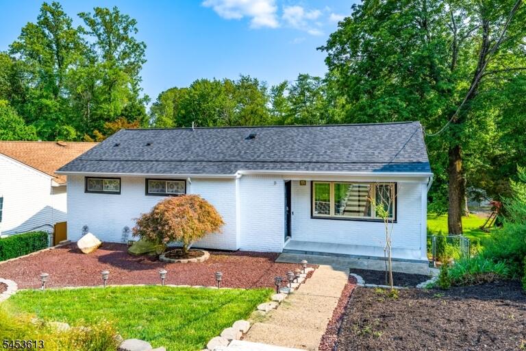 Property listing MLS 4046701 photo 1
