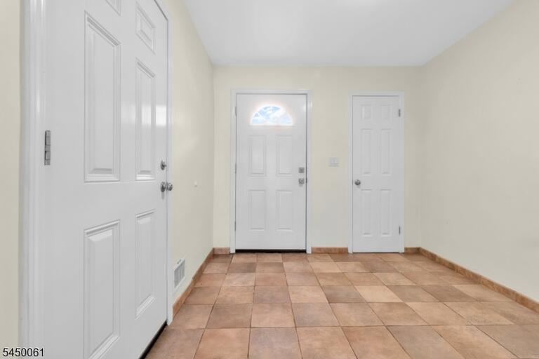 Property listing MLS 4046885 photo 4
