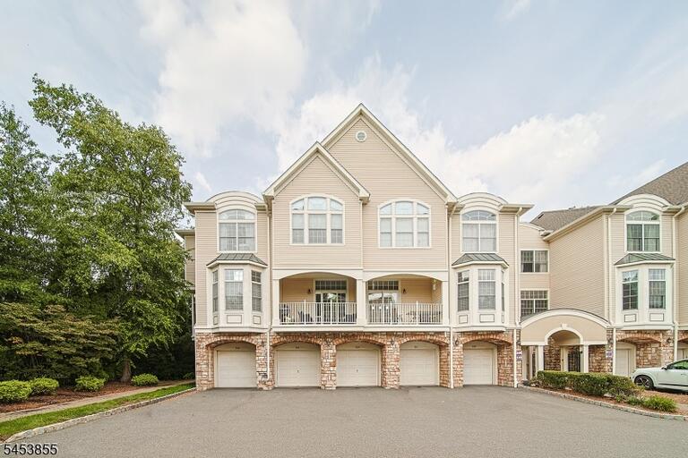 Property listing MLS 4046902 photo 1
