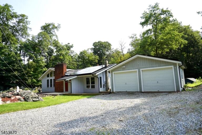 Property listing MLS 4046911 photo 3