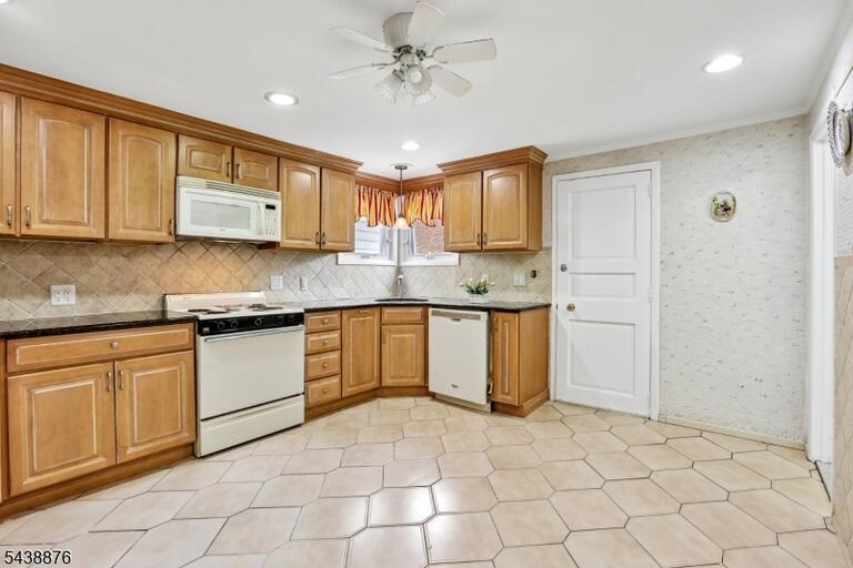 Property listing MLS 4046984 photo 17