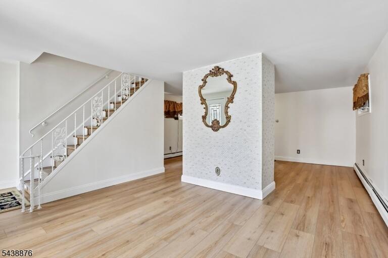 Property listing MLS 4046984 photo 2