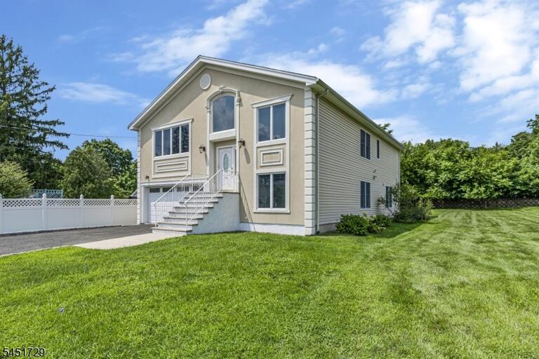 Property listing MLS 4047021 photo 1