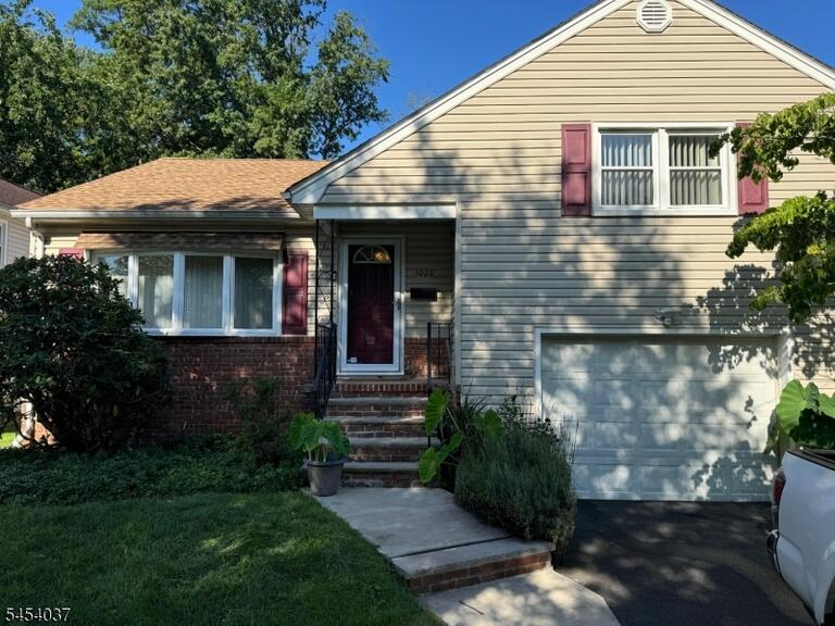 Property listing MLS 4047040 photo 1