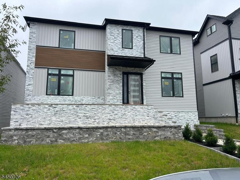Property listing MLS 4047074 photo 2