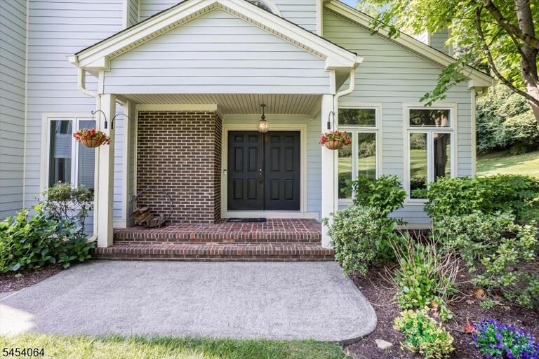 Property listing MLS 4047122 photo 1