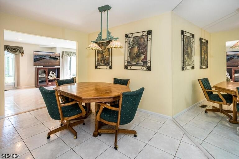 Property listing MLS 4047122 photo 17