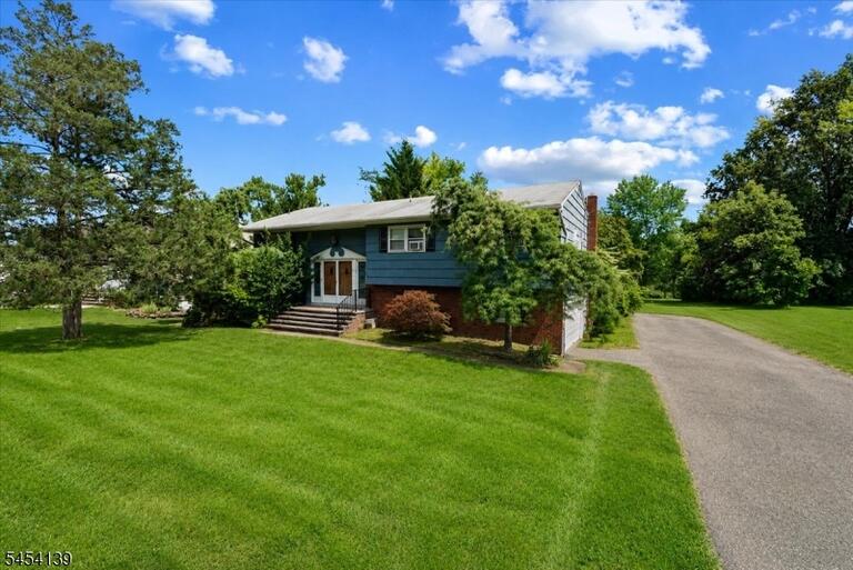 Property listing MLS 4047125 photo 1
