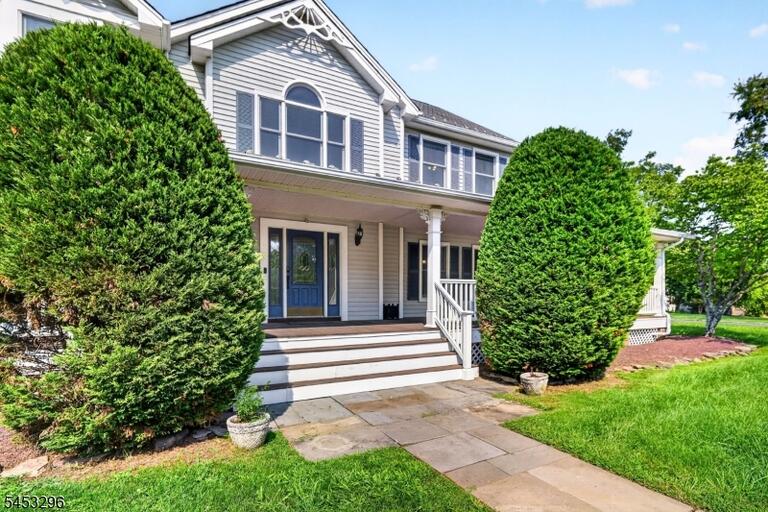 Property listing MLS 4047190 photo 3
