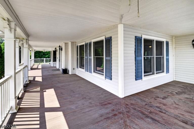 Property listing MLS 4047190 photo 4