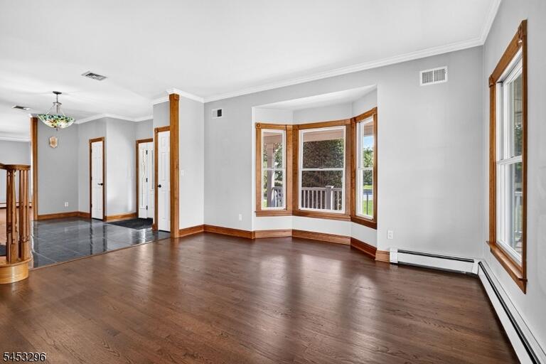 Property listing MLS 4047190 photo 9