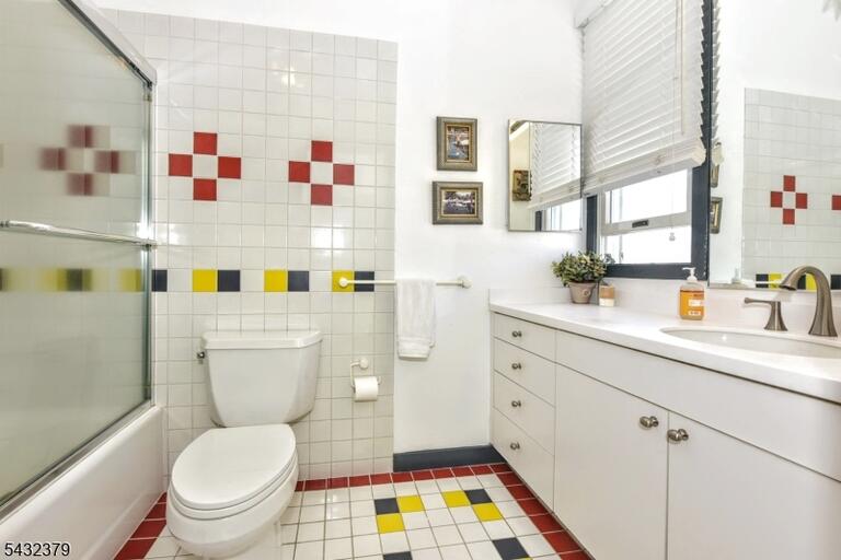 Property listing MLS 4047217 photo 17