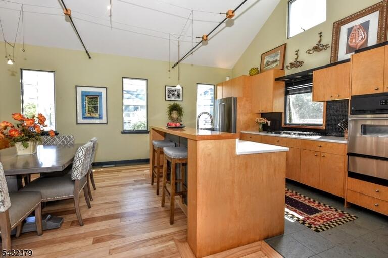 Property listing MLS 4047217 photo 6