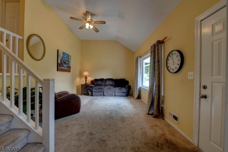 Property listing MLS 4047265 photo 3