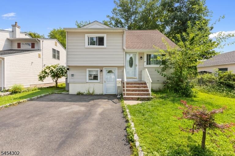 Property listing MLS 4047280 photo 1