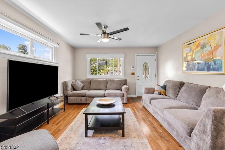 Property listing MLS 4047280 photo 8