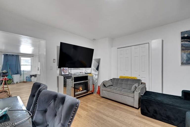 Property listing MLS 4047344 photo 9