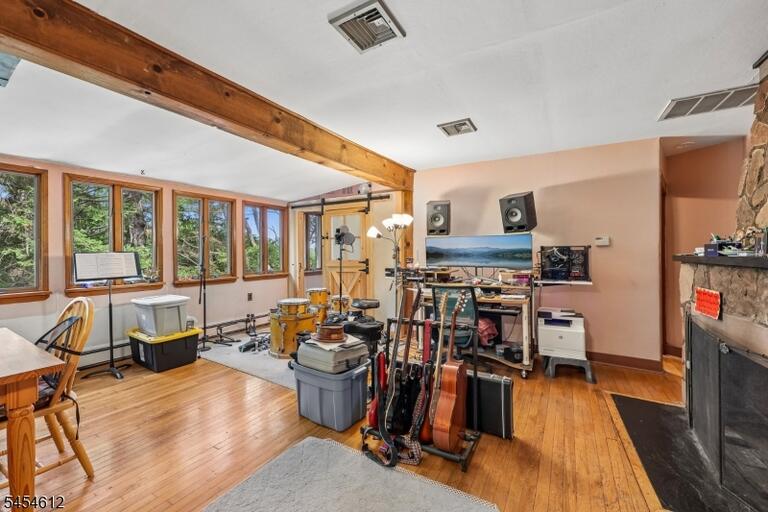 Property listing MLS 4047500 photo 3