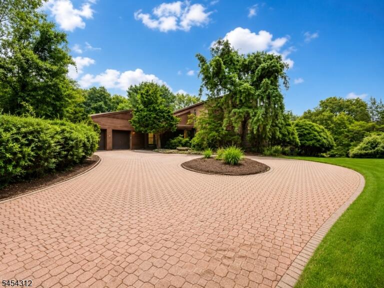Property listing MLS 4047504 photo 1